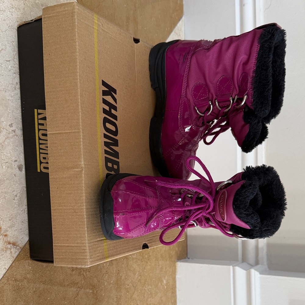 Khombu Fuchsia Snow Boots with Black Trim